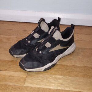 Reebok tennis shoes size 5 kids black and gold